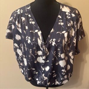 Evereve Navy and White Floral V-Neck Blouse
